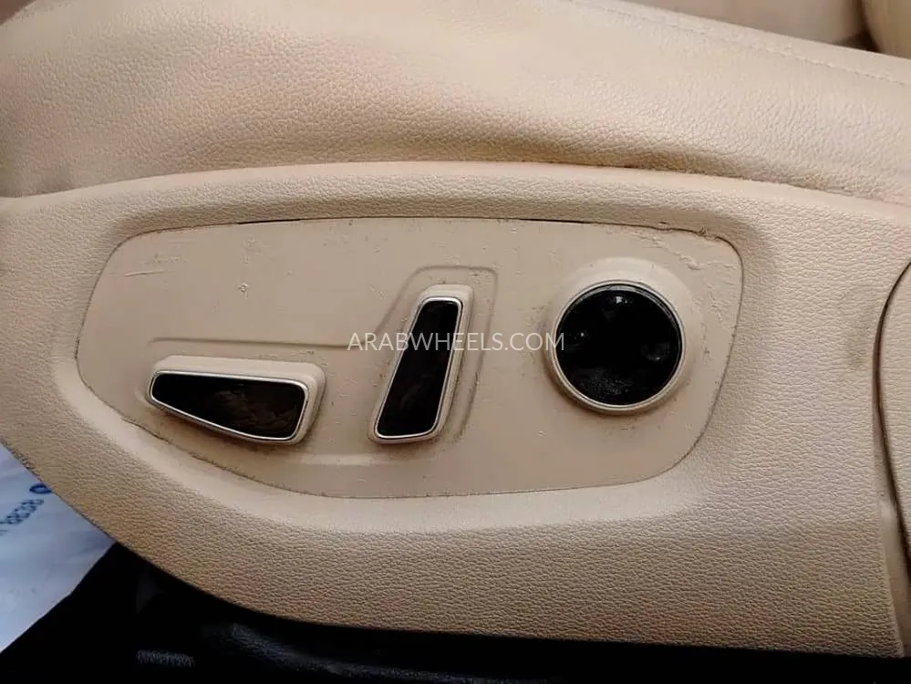 Genesis G80 2015 for Sale in Dubai Image-12