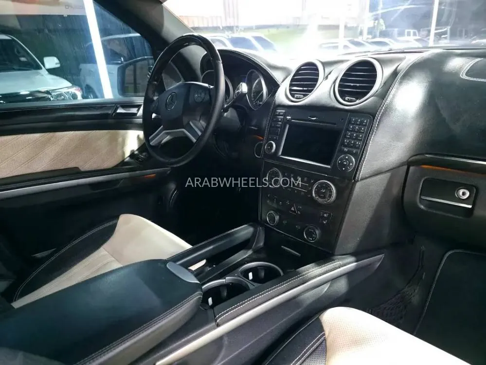 Mercedes Benz GL Class 2012 for Sale in Ajman Image-12
