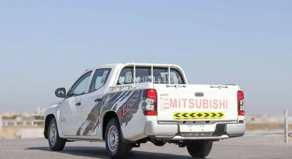 Mitsubishi L200 2021 for Sale in Sharjah Image-4