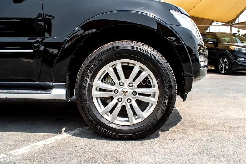 Mitsubishi Pajero 2020 for Sale in Sharjah Image-9