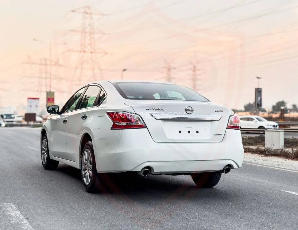 Nissan Altima 2016 for Sale in Sharjah Image-4
