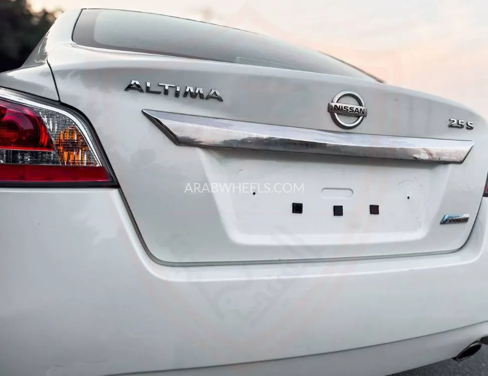 Nissan Altima 2016 for Sale in Sharjah Image-7