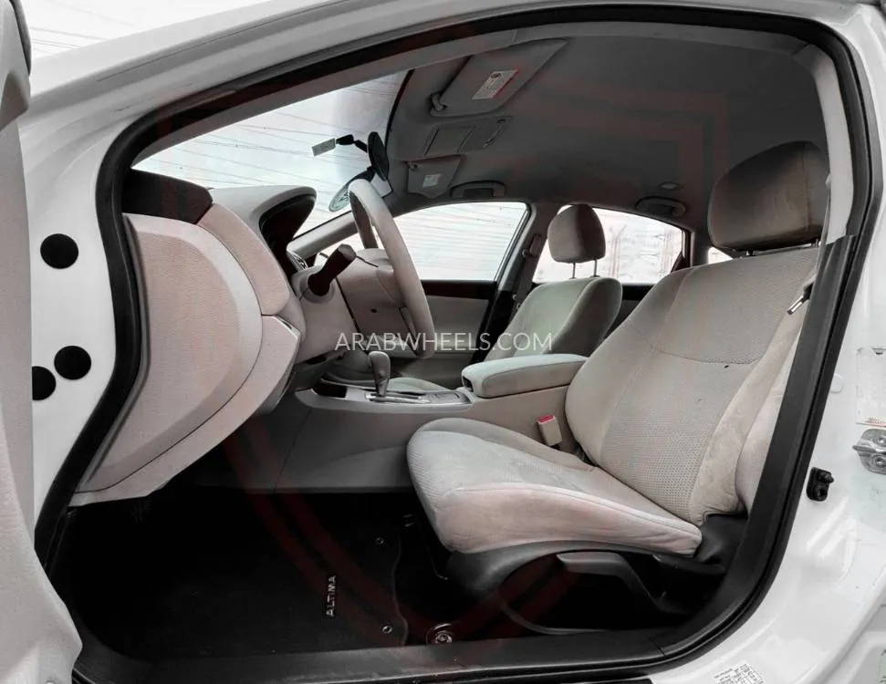 Nissan Altima 2016 for Sale in Sharjah Image-8