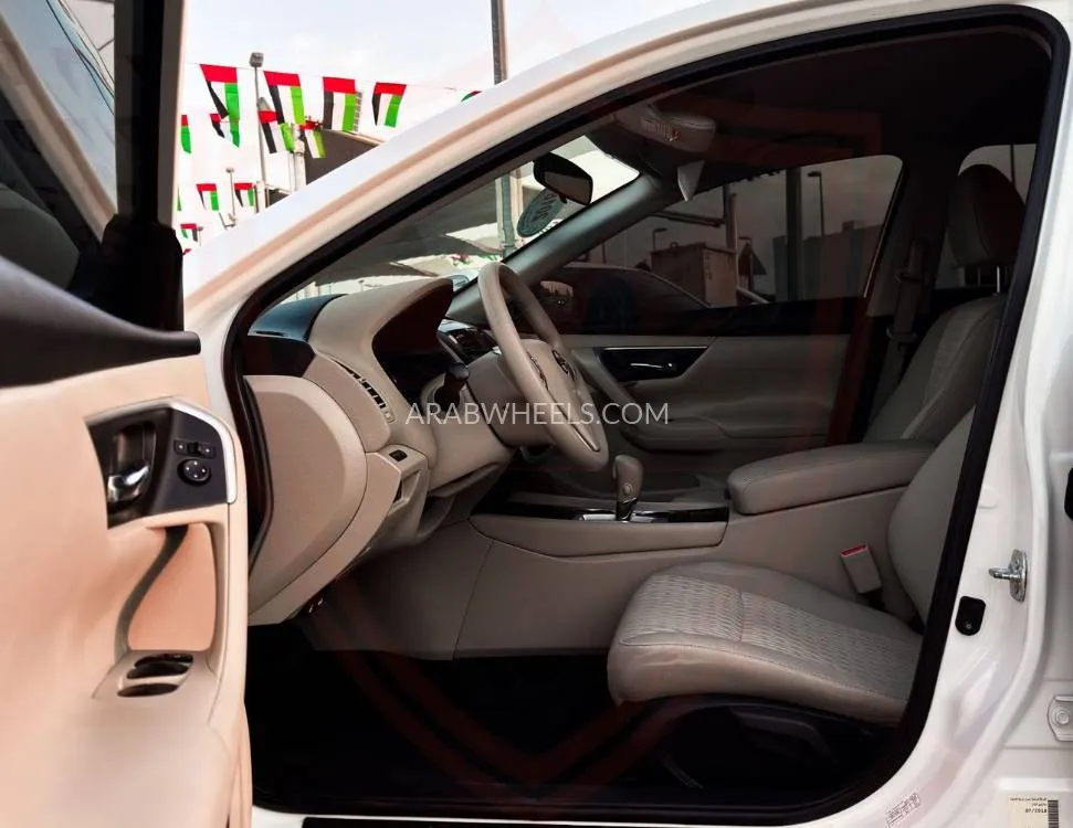 Nissan Altima 2018 for Sale in Sharjah Image-8