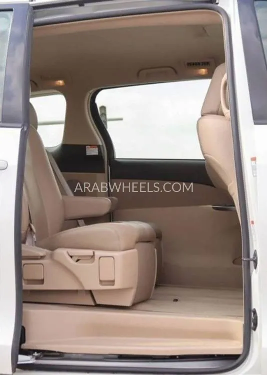 Toyota Previa 2020 for Sale in Sharjah Image-11