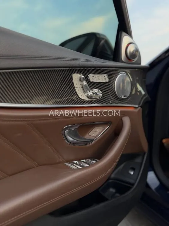 مرسيدس بنز كلاس E 2018 for Sale in الشارقة Image-8