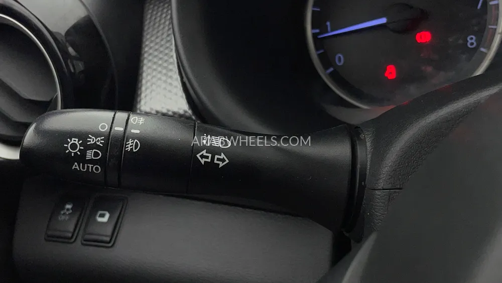 Nissan Kicks 2019 for Sale in Dubai Image-30