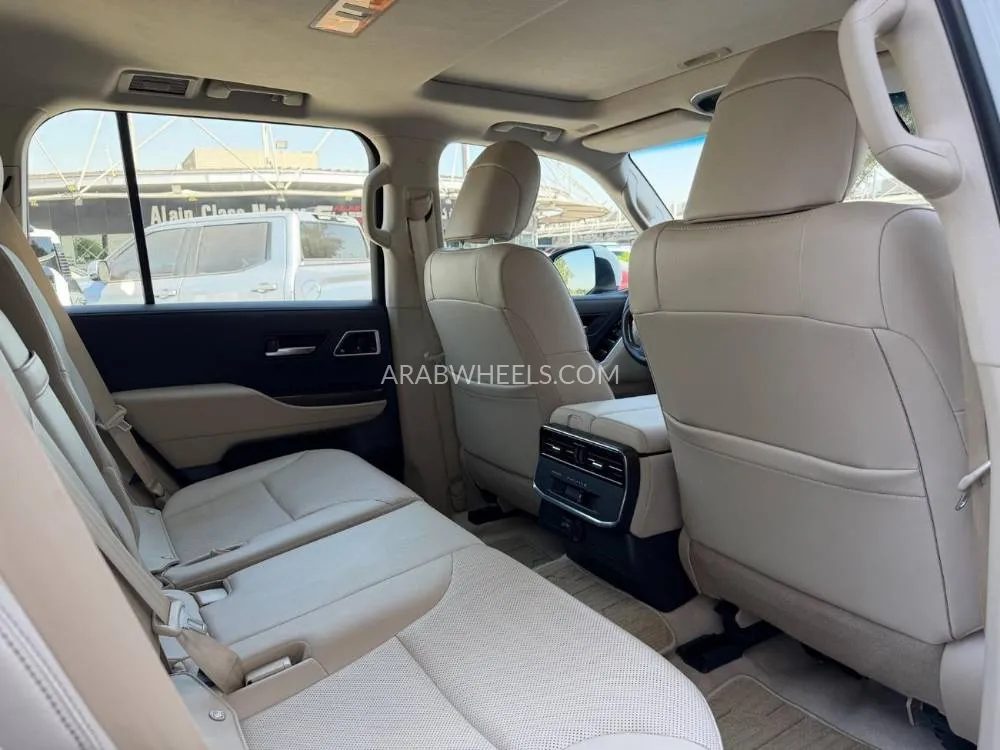 Toyota Land Cruiser 2023 for Sale in Dubai Image-9
