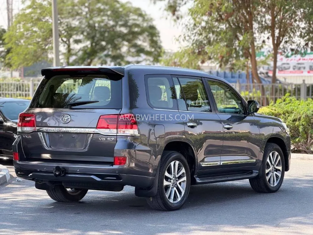 Toyota Land Cruiser 2018 for Sale in Dubai Image-5