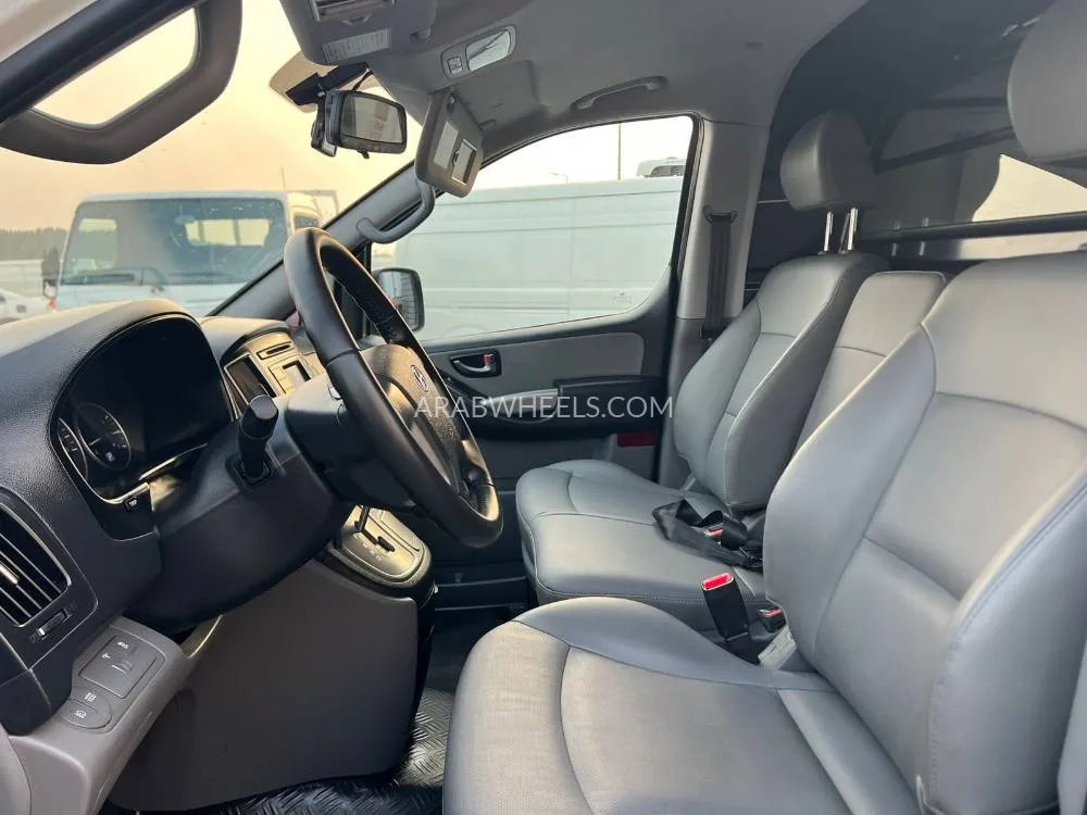 هيونداي إتش-1 ستاريكس 2021 for Sale in الشارقة Image-11