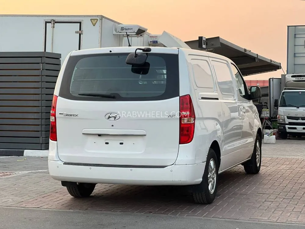 Hyundai H-1 Starex 2021 for Sale in Sharjah Image-7