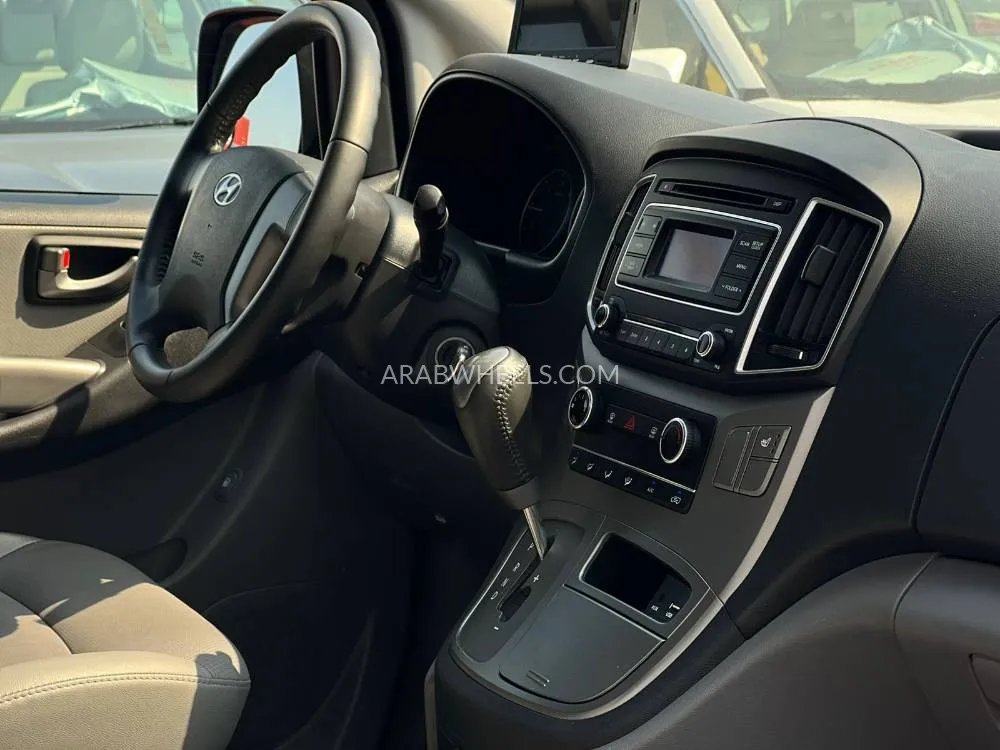 Hyundai H-1 Starex 2021 for Sale in Sharjah Image-9