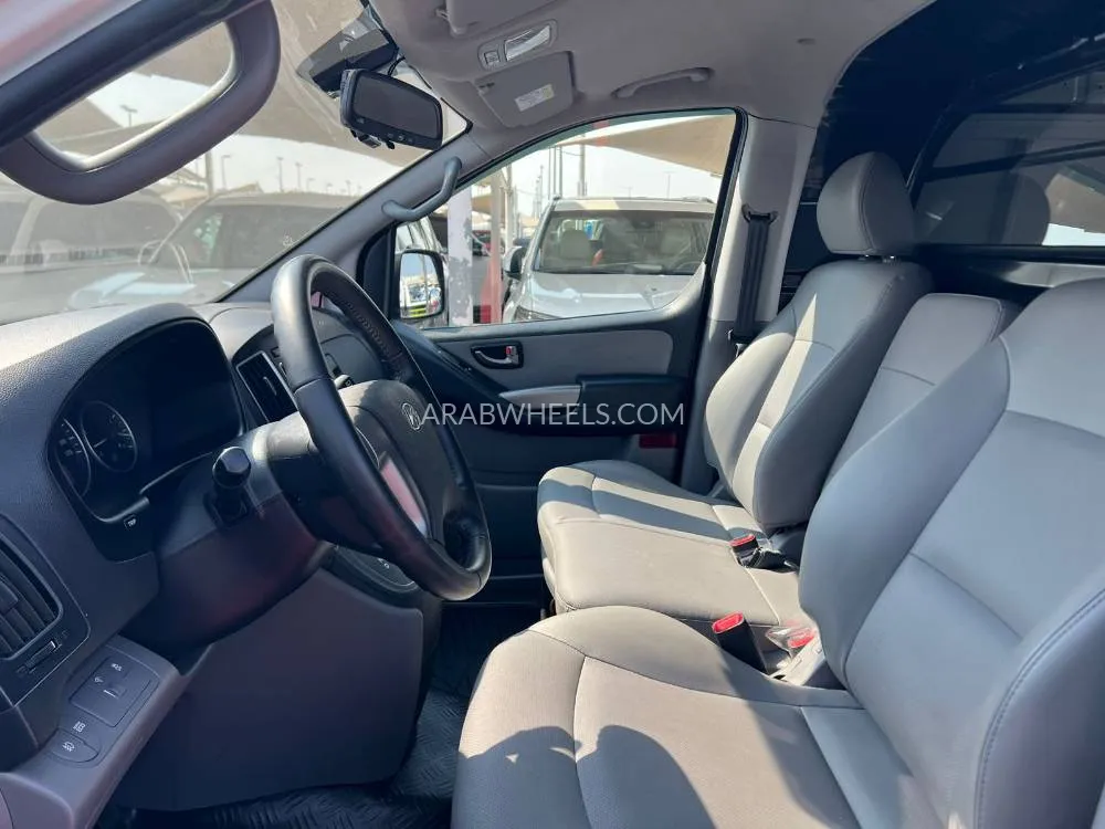 هيونداي إتش-1 ستاريكس 2021 for Sale in الشارقة Image-11