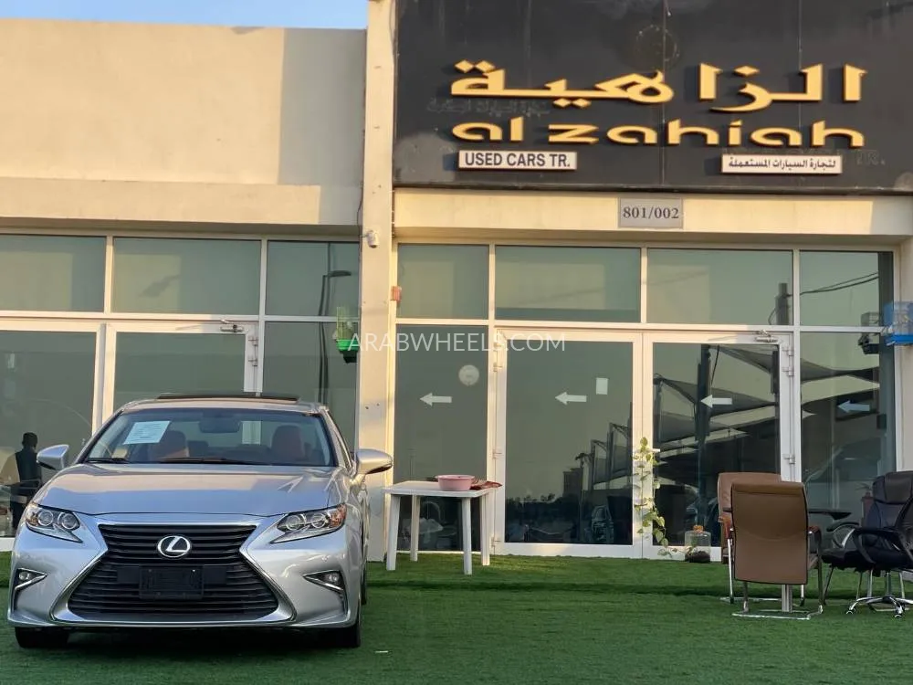 Lexus ES 2018 for Sale in Sharjah Image-3