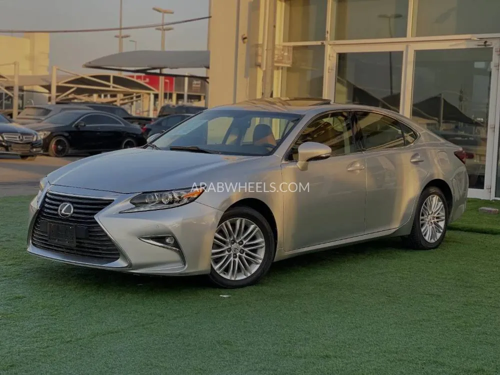 Lexus ES 2018 for Sale in Sharjah Image-4