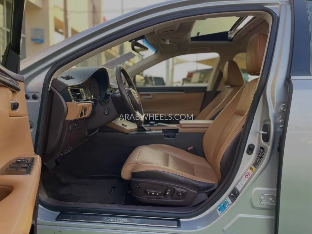 Lexus ES 2018 for Sale in Sharjah Image-5