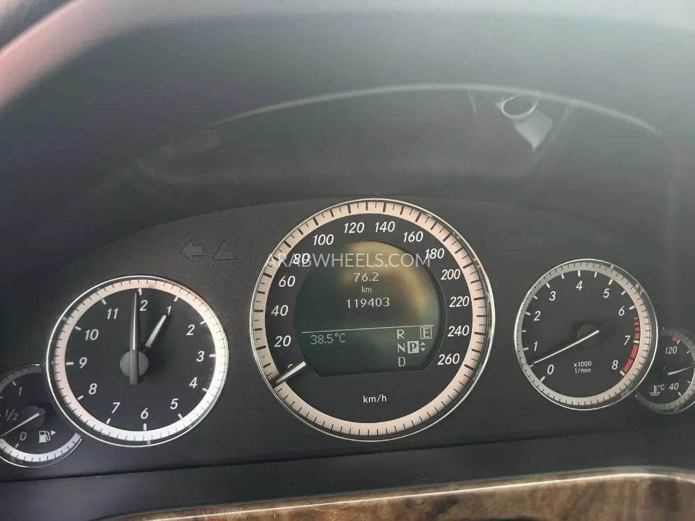 Mercedes Benz E Class 2011 for Sale in Sharjah Image-8