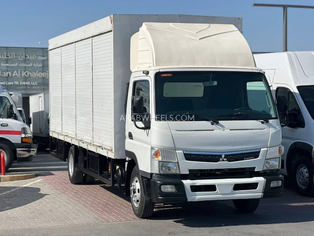 Mitsubishi Fuso 2019 for Sale in Sharjah Image-15