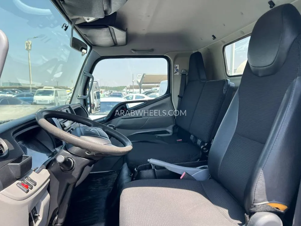 Mitsubishi Fuso 2020 for Sale in Sharjah Image-11