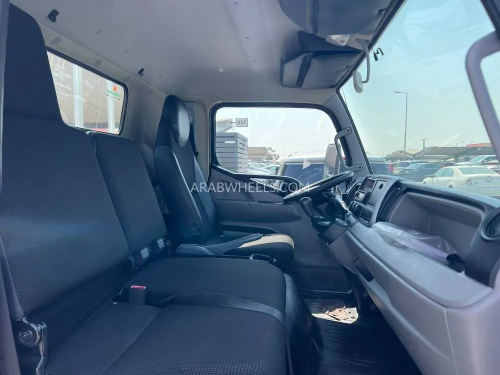 Mitsubishi Fuso 2020 for Sale in Sharjah Image-13