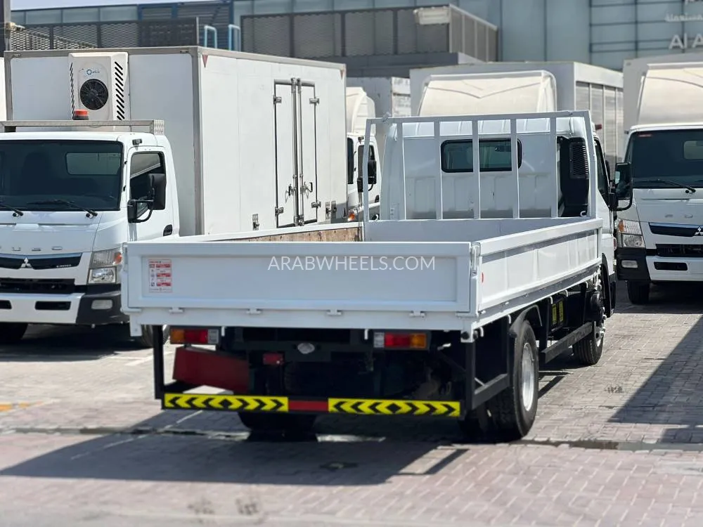 Mitsubishi Fuso 2020 for Sale in Sharjah Image-7