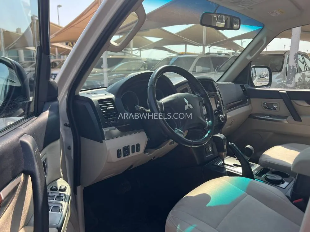 ميتسوبيشي باجيرو 2016 for Sale in الشارقة Image-10