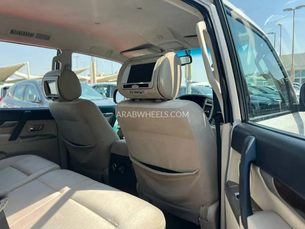 ميتسوبيشي باجيرو 2016 for Sale in الشارقة Image-14