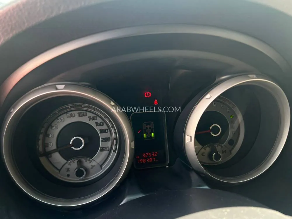 ميتسوبيشي باجيرو 2016 for Sale in الشارقة Image-8