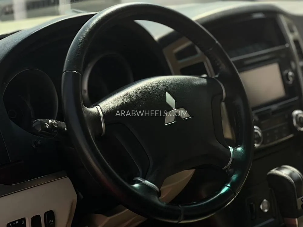 ميتسوبيشي باجيرو 2016 for Sale in الشارقة Image-18