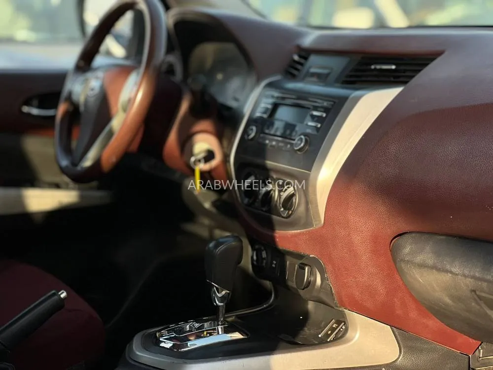 نيسان  نافارا 2020 for Sale in الشارقة Image-9