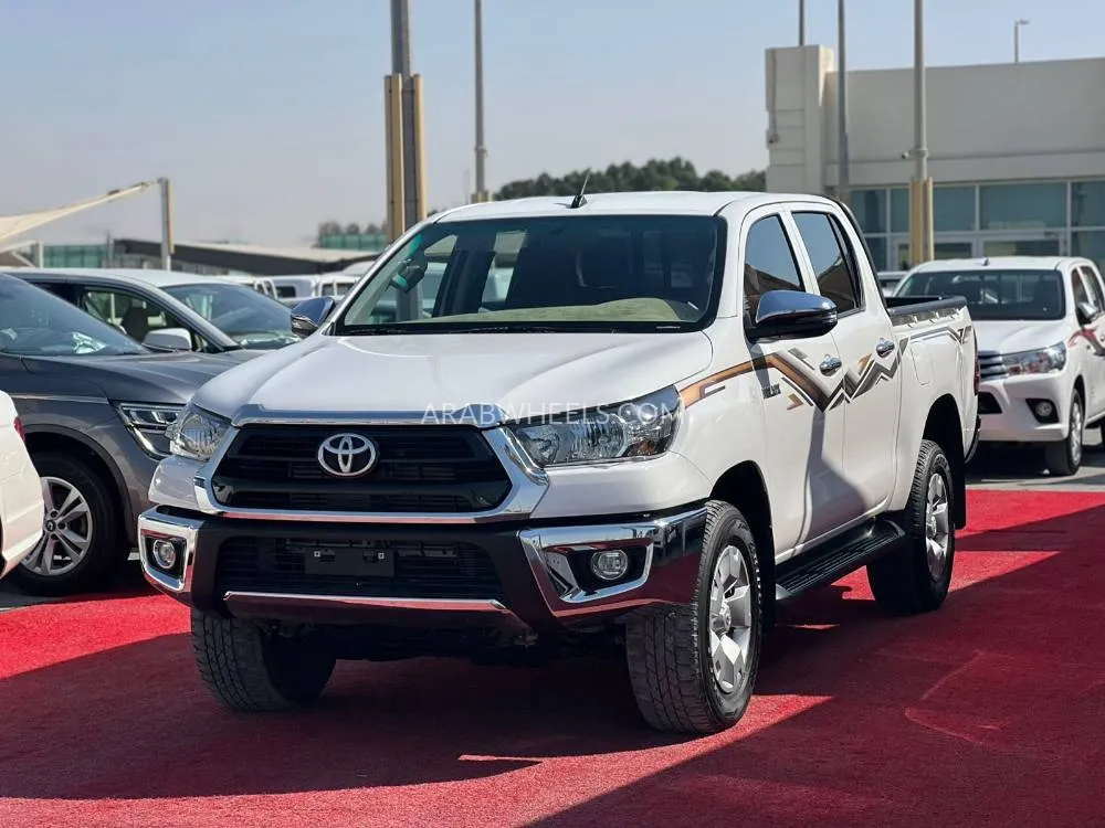 Toyota Hilux 2024 for Sale in Sharjah Image-4