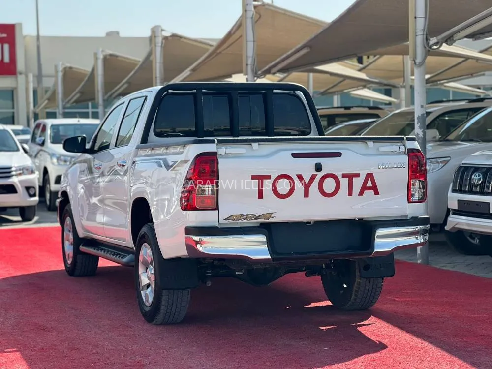 Toyota Hilux 2024 for Sale in Sharjah Image-5