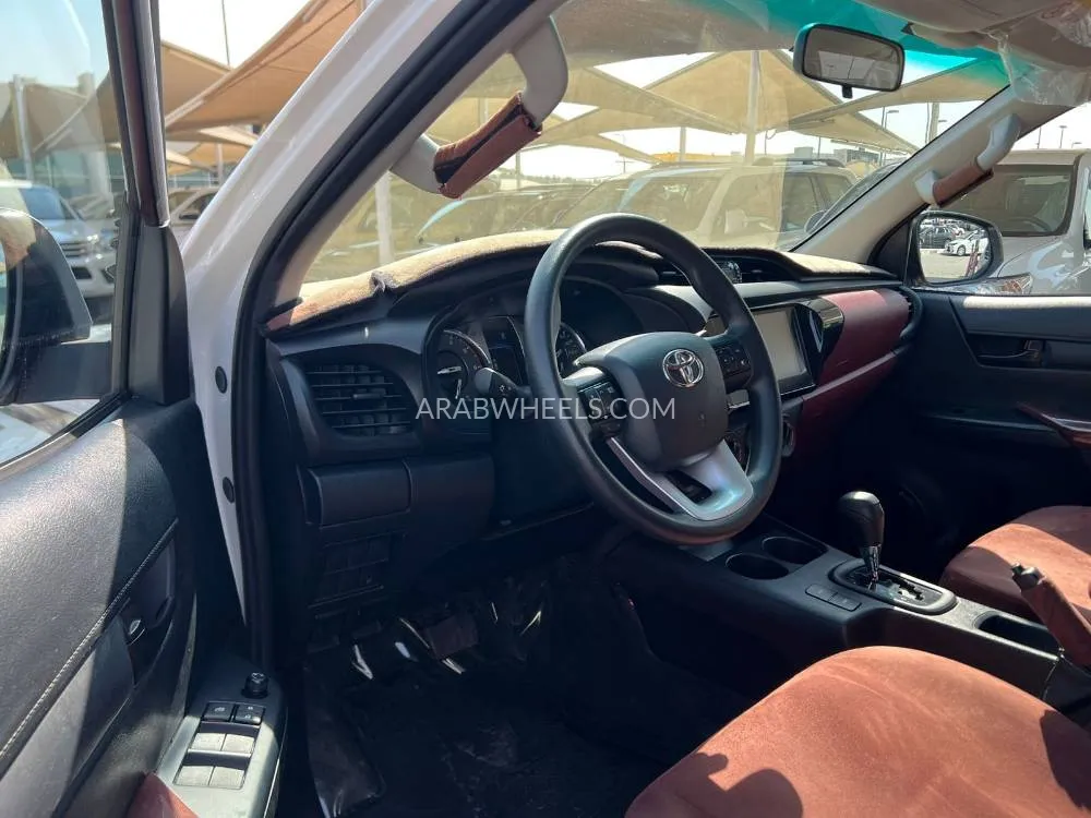 Toyota Hilux 2024 for Sale in Sharjah Image-10