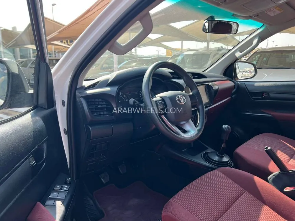 تويوتا هايلوكس 2024 for Sale in الشارقة Image-10