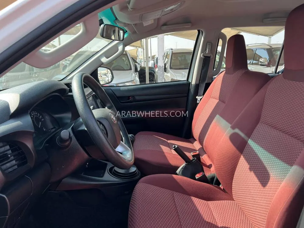 تويوتا هايلوكس 2024 for Sale in الشارقة Image-11