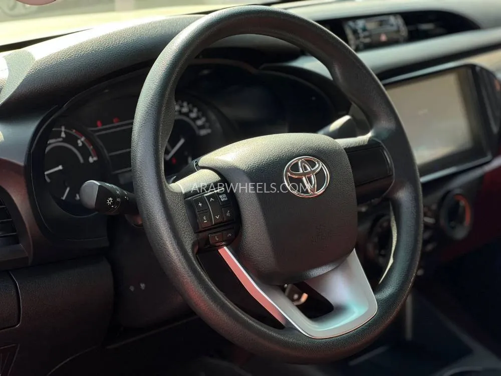 تويوتا هايلوكس 2024 for Sale in الشارقة Image-16