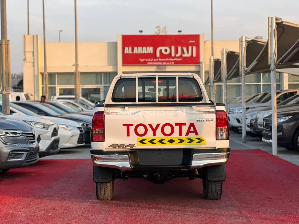 تويوتا هايلوكس 2024 for Sale in الشارقة Image-6