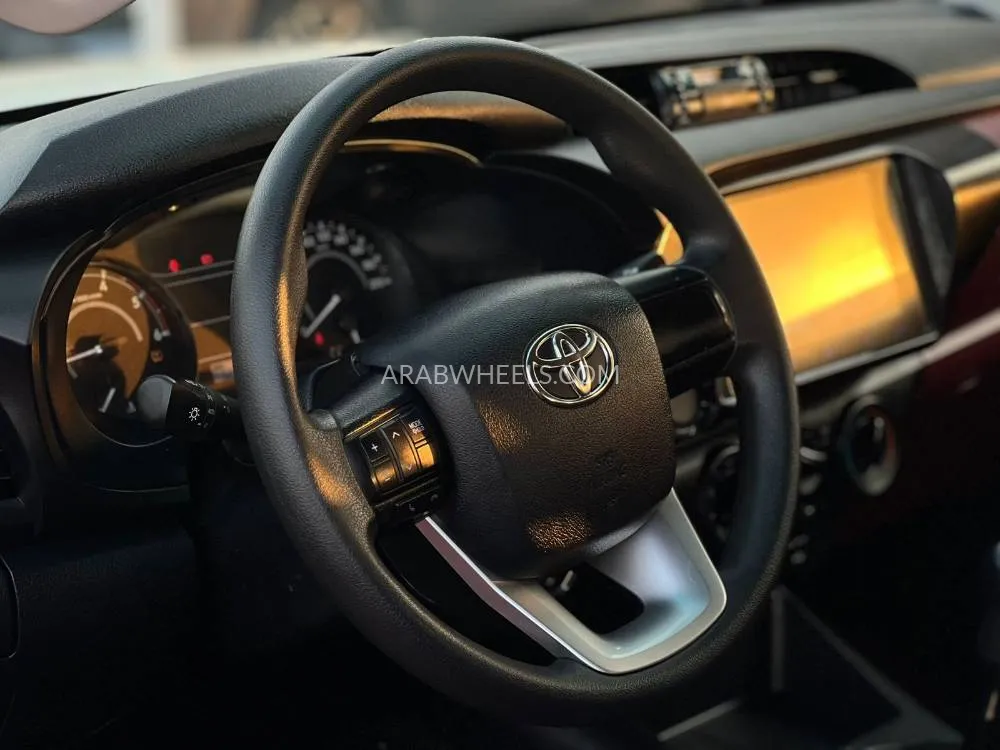 تويوتا هايلوكس 2024 for Sale in الشارقة Image-17