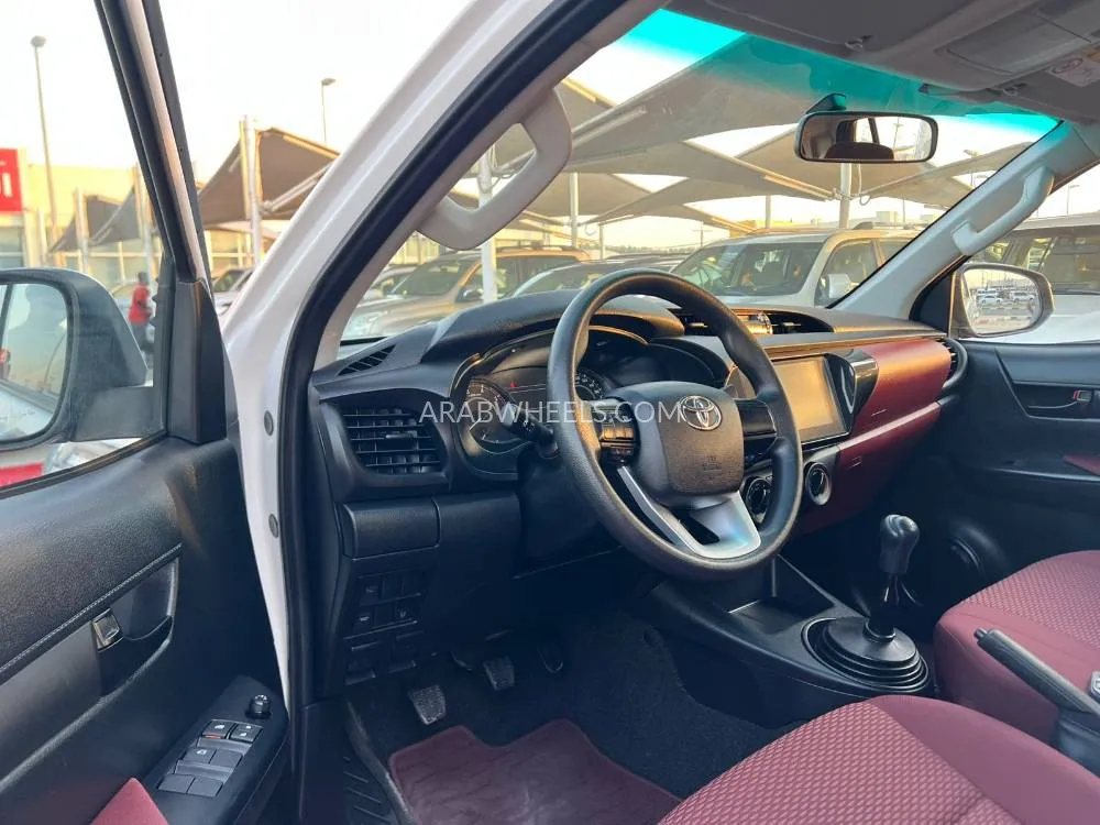 تويوتا هايلوكس 2024 for Sale in الشارقة Image-10