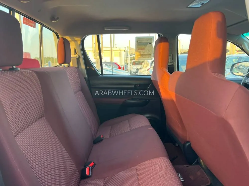 تويوتا هايلوكس 2024 for Sale in الشارقة Image-14