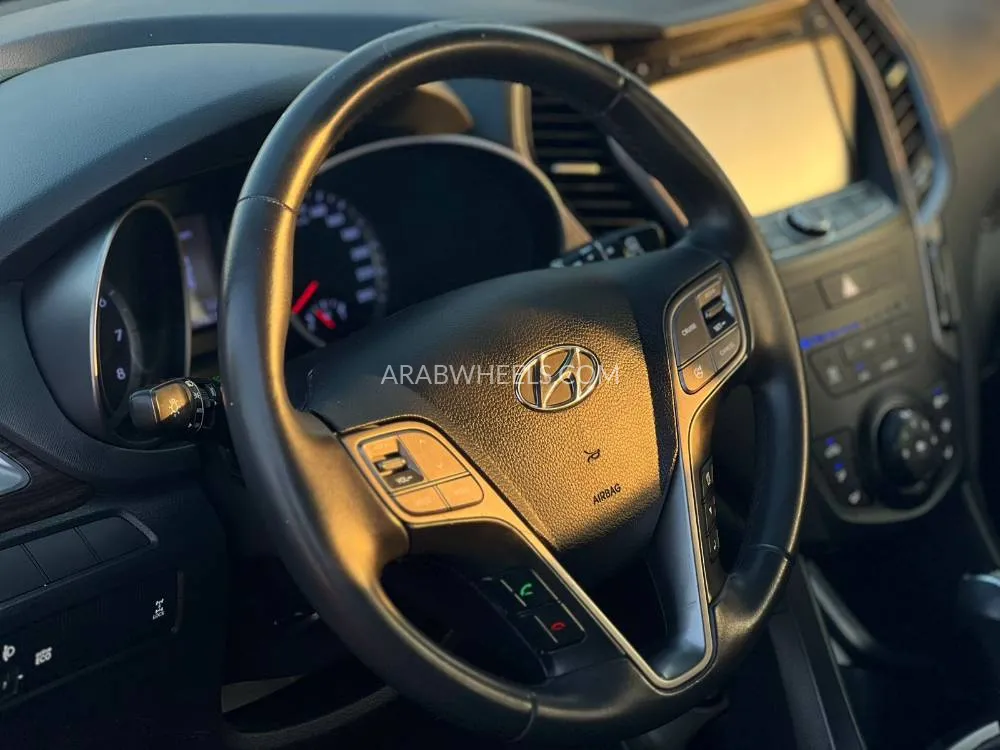 Hyundai Grand Santa Fe 2016 for Sale in Sharjah Image-17