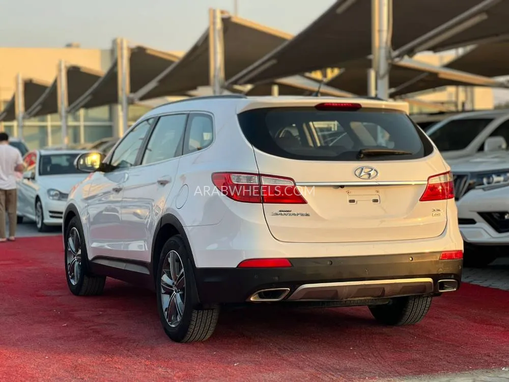 Hyundai Grand Santa Fe 2016 for Sale in Sharjah Image-5