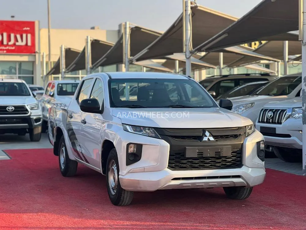 Mitsubishi L200 2019 for Sale in Sharjah Image-2