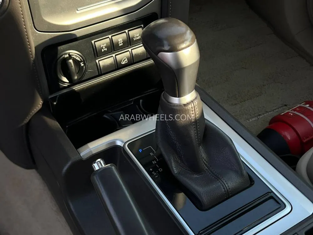 تويوتا لاند كروزر برادو 2022 for Sale in الشارقة Image-19