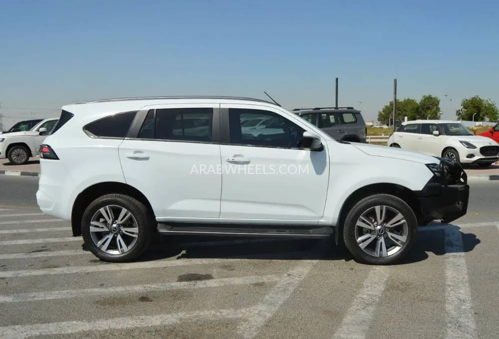 Isuzu Mu-X 2023 for Sale in Dubai Image-5