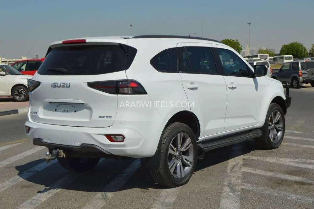 Isuzu Mu-X 2023 for Sale in Dubai Image-7