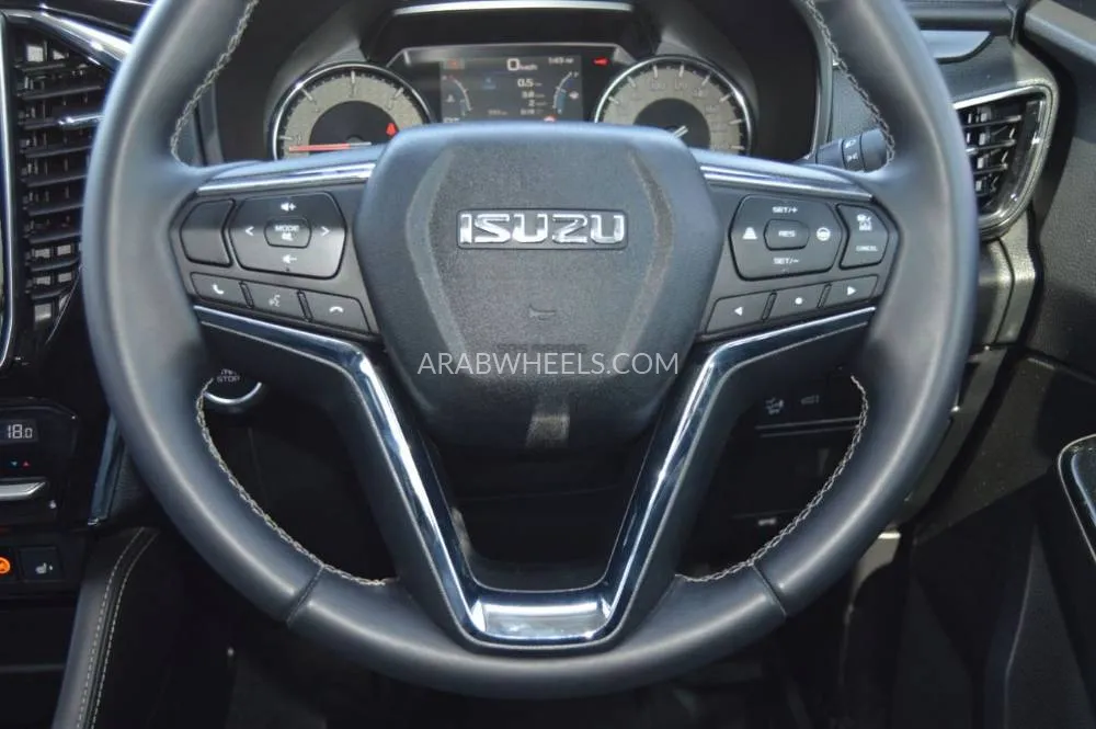 Isuzu Mu-X 2023 for Sale in Dubai Image-13