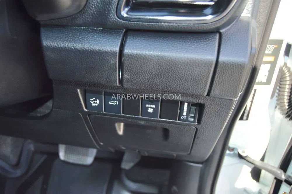 Isuzu Mu-X 2023 for Sale in Dubai Image-14