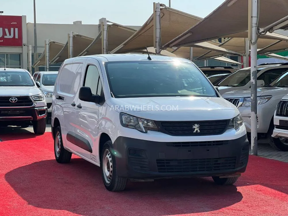 Peugeot Partner 2022 for Sale in Sharjah Image-2