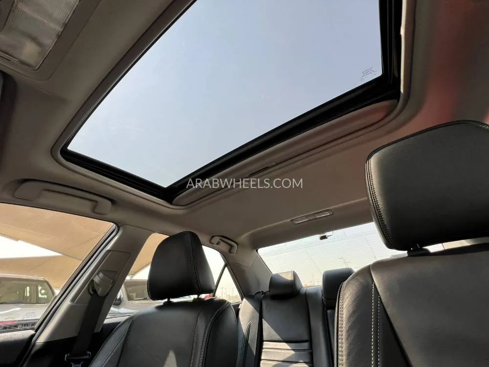 Toyota Camry 2015 for Sale in Sharjah Image-20